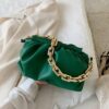 Bolsa Clutch Saco de Couro com Corrente Grossa Dourada