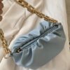 Bolsa Clutch Saco de Couro com Corrente Grossa Dourada