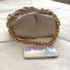 Bolsa Clutch Saco de Couro com Corrente Grossa Dourada