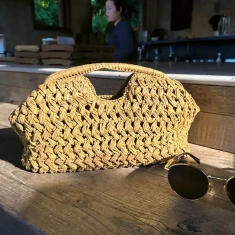 Clutch de Palha Trançada Feminina